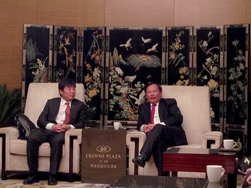 Tổng cục trưởng TCDL Nguyễn Văn Tuấn trao đổi với Phó Cục trưởng Cục Du lịch Thiểm Tây Trần Mông Dự